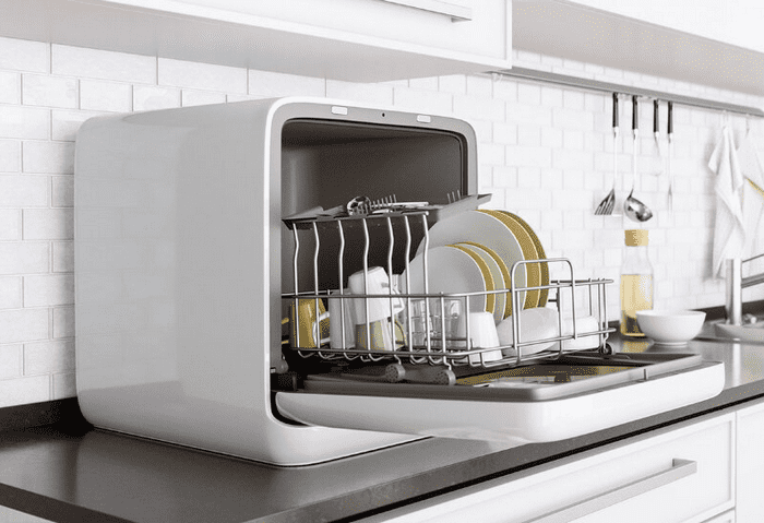 Вид на посудомоечную машину Midea MCFD42900 G MINI 